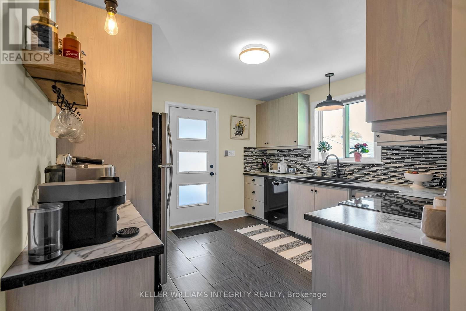 31 DUNBAR AVENUE Image 3