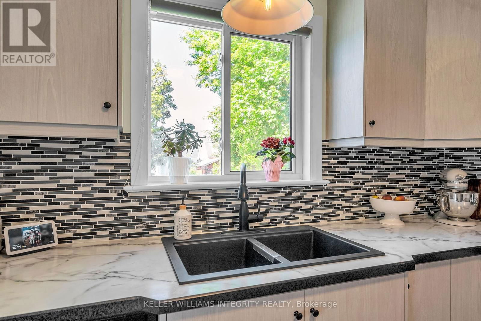31 DUNBAR AVENUE Image 6