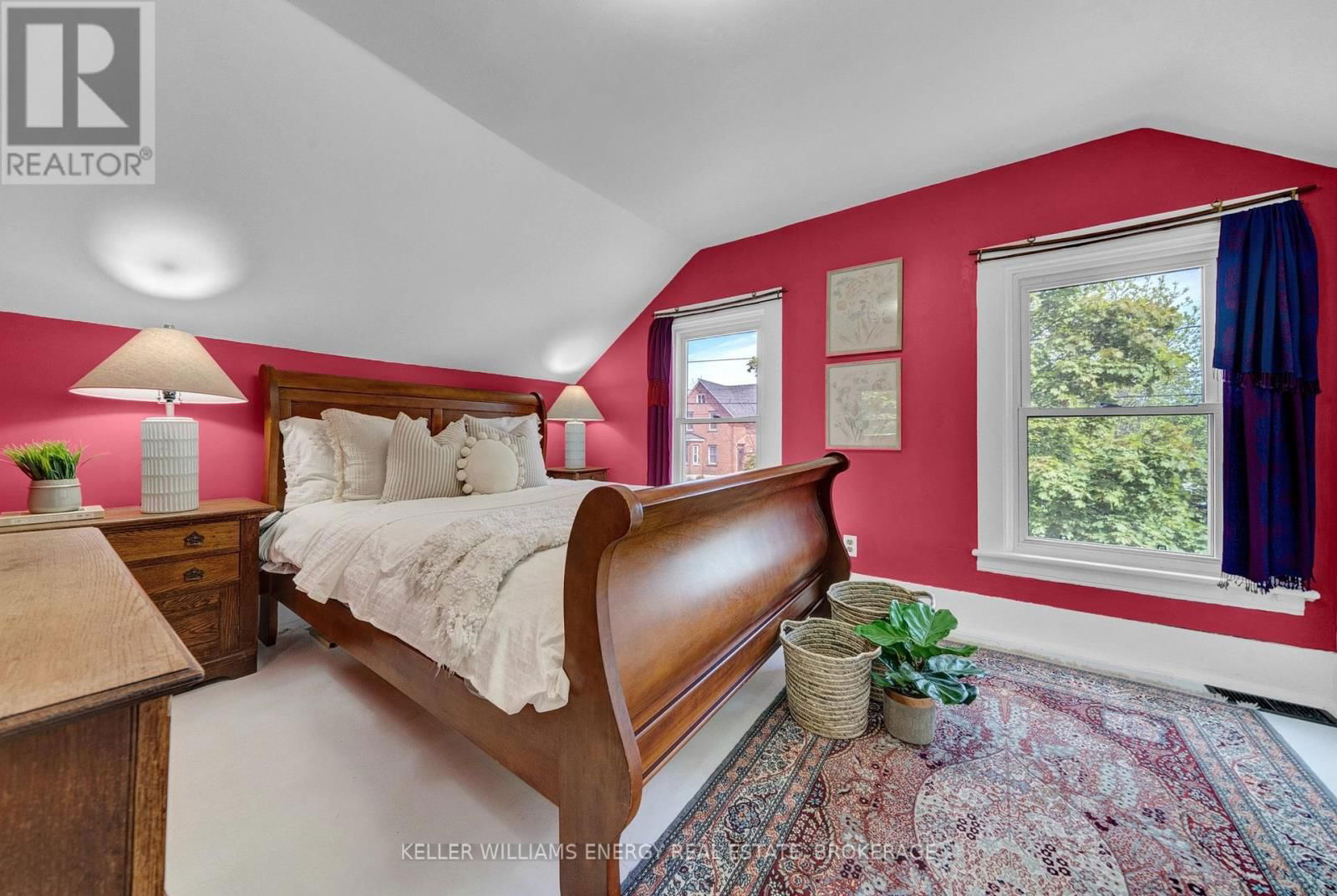 137 UNIVERSITY AVENUE WEST Image 25