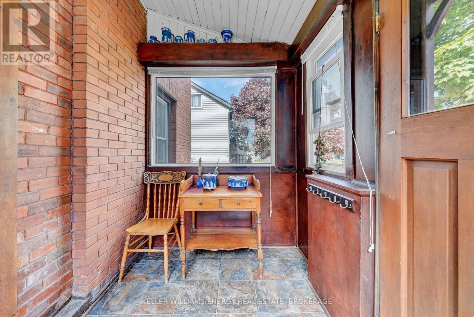 137 UNIVERSITY AVENUE WEST Image 31
