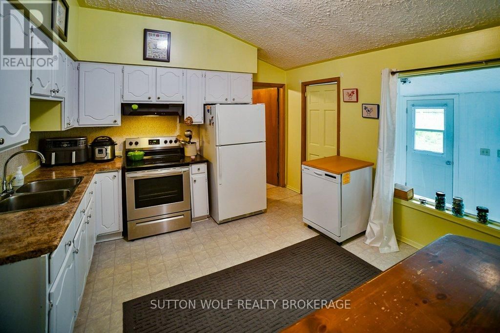 102 FRONT STREET WEST Image 11