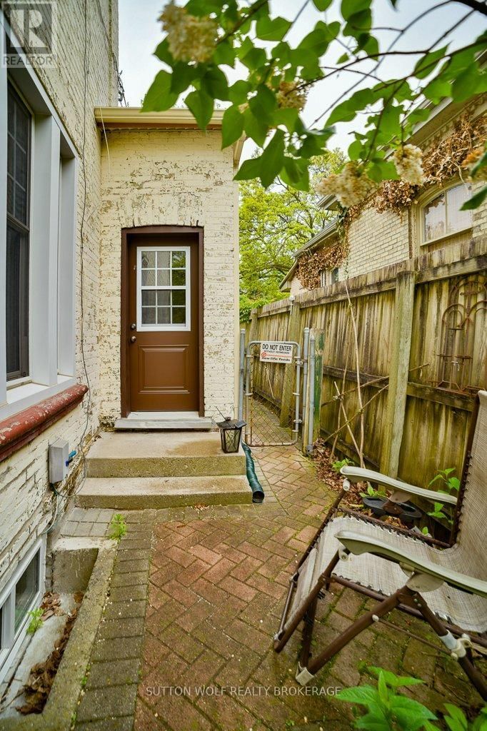 102 FRONT STREET WEST Image 23