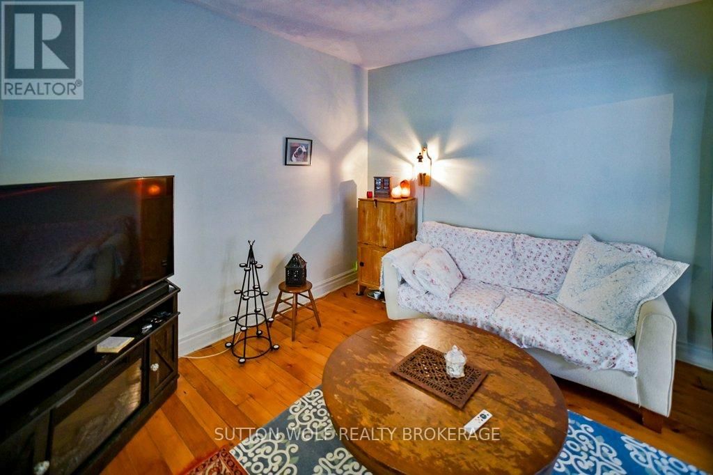 102 FRONT STREET WEST Image 6