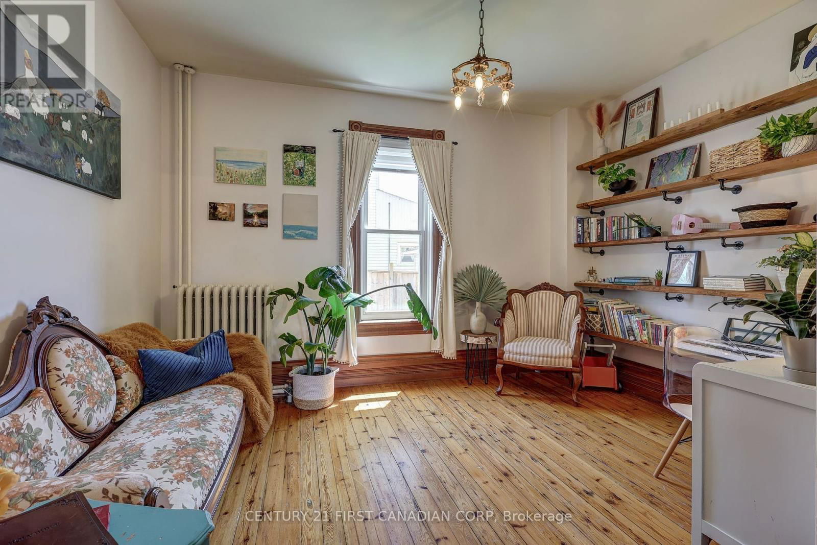 136 KING STREET SOUTH Image 13