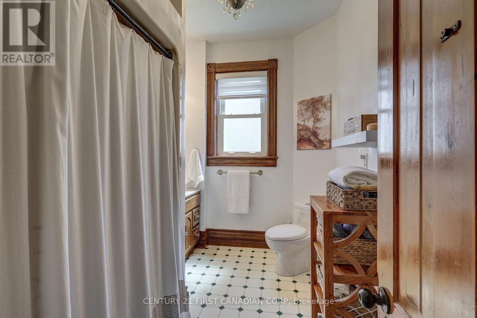136 KING STREET SOUTH Image 15