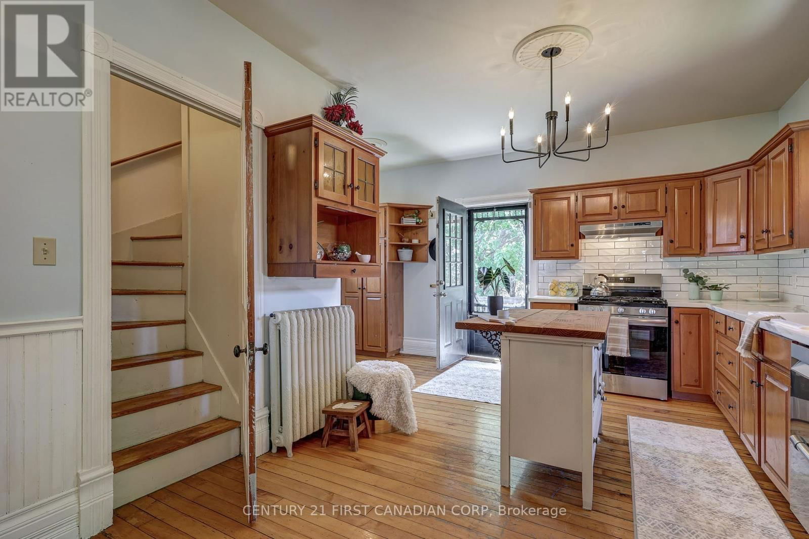 136 KING STREET SOUTH Image 17