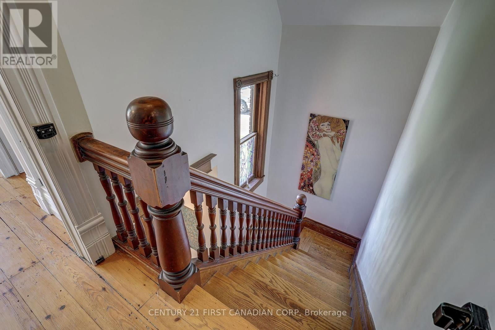 136 KING STREET SOUTH Image 24