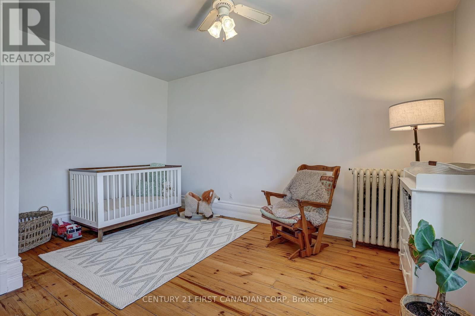 136 KING STREET SOUTH Image 28