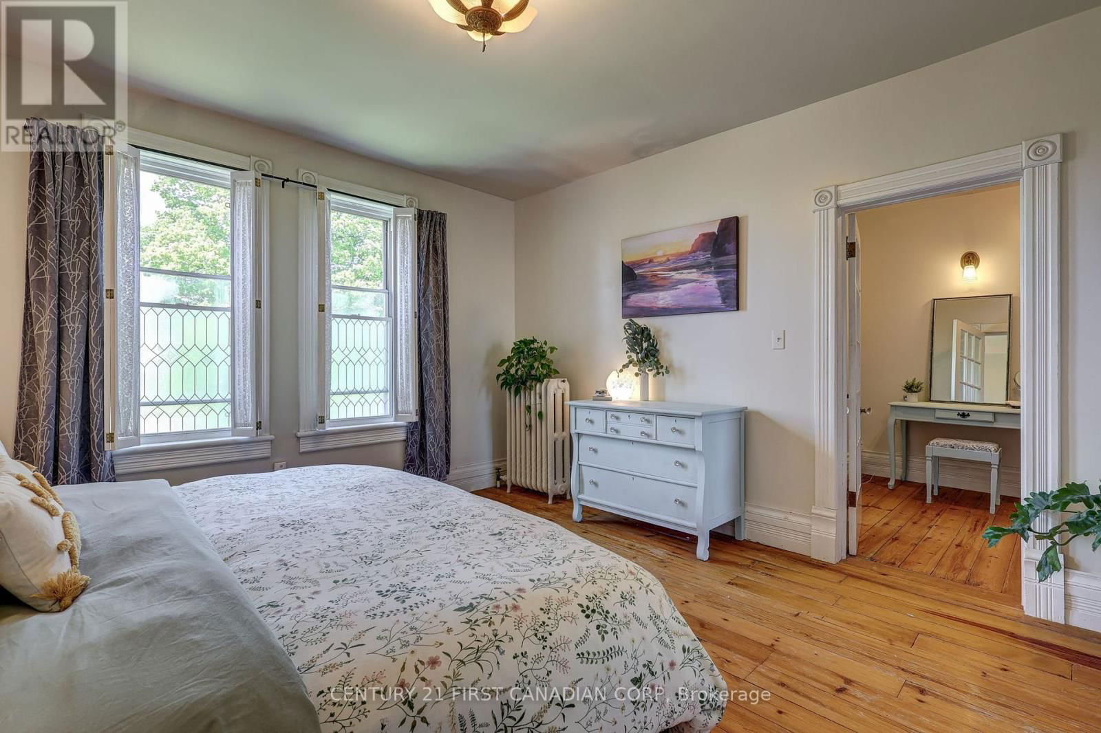 136 KING STREET SOUTH Image 34