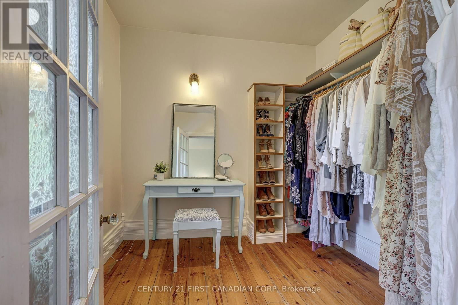 136 KING STREET SOUTH Image 35