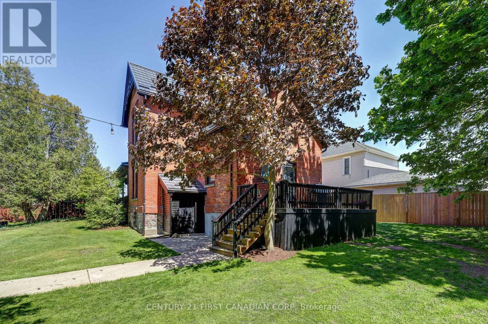 136 KING STREET SOUTH Image 40