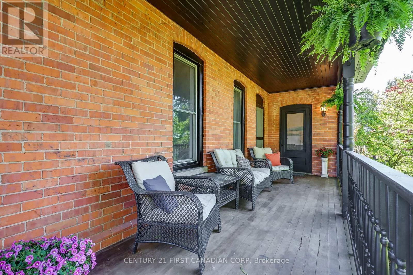 136 KING STREET SOUTH Image 43
