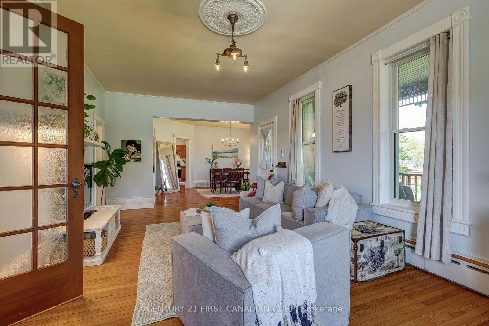 136 KING STREET SOUTH Image 6