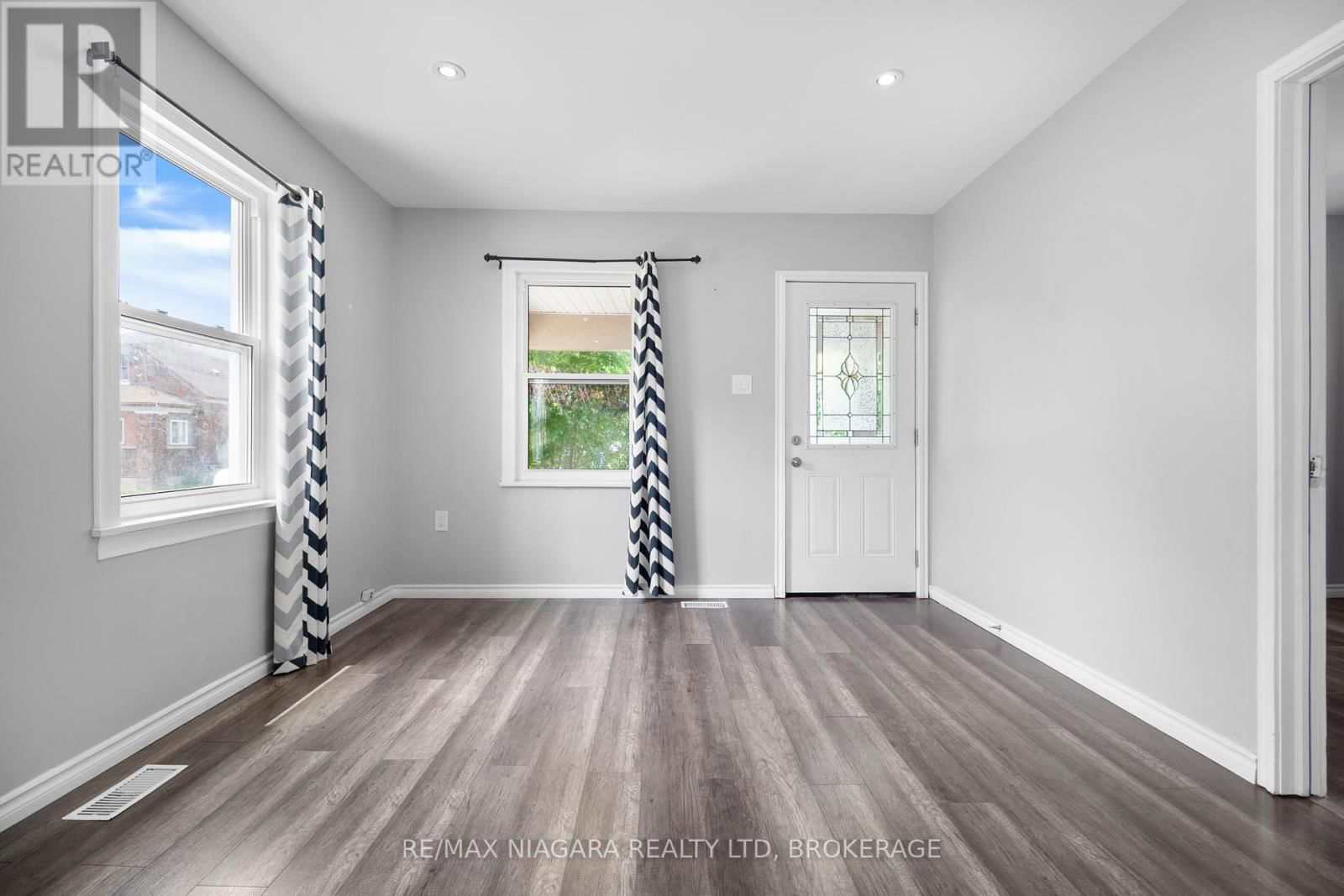 Main - 16 ORMONDE AVENUE Image 4