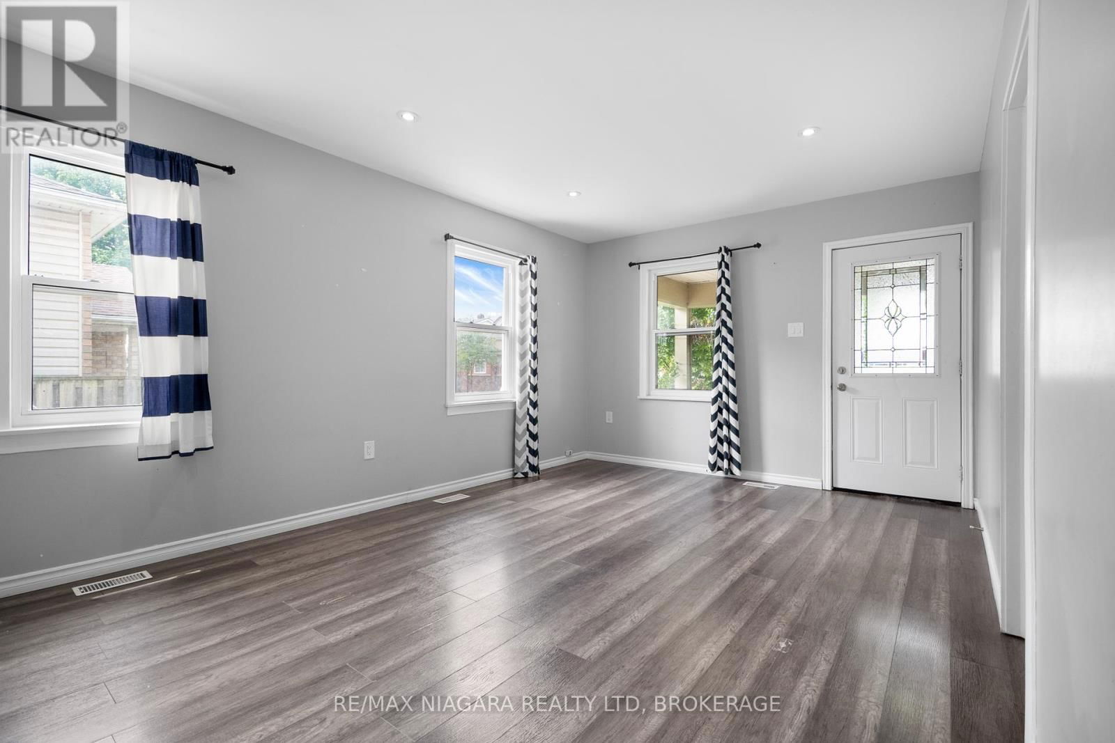 Main - 16 ORMONDE AVENUE Image 5