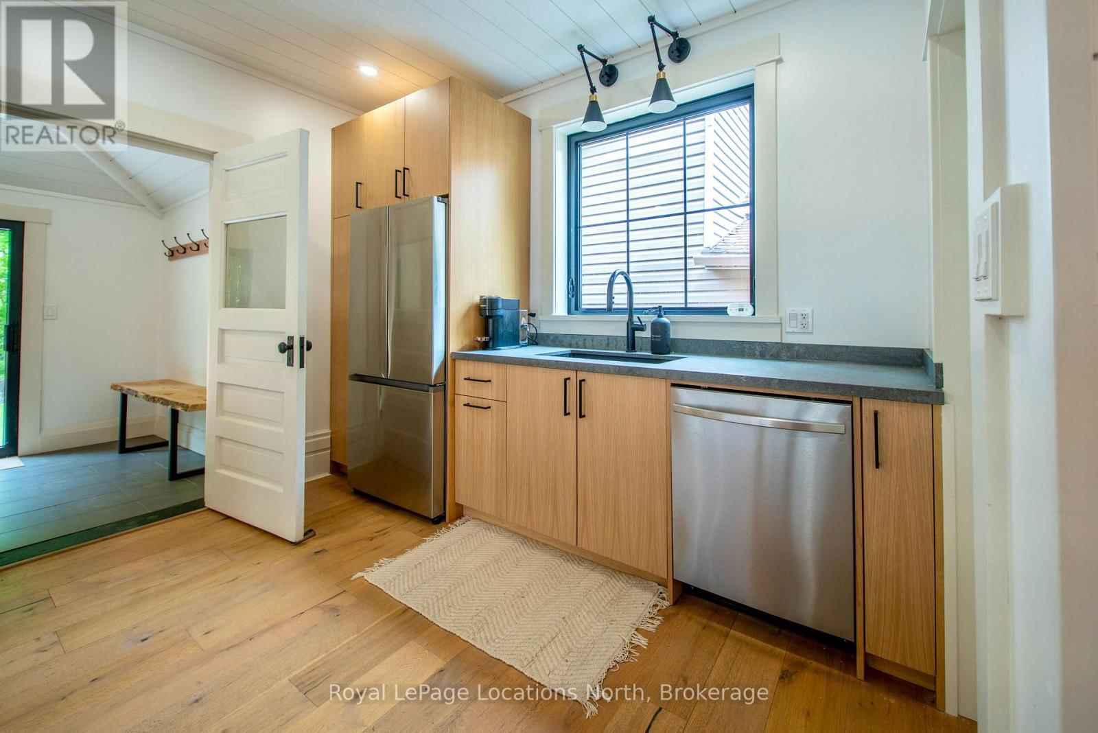 24 MARSHALL STREET WEST Image 9