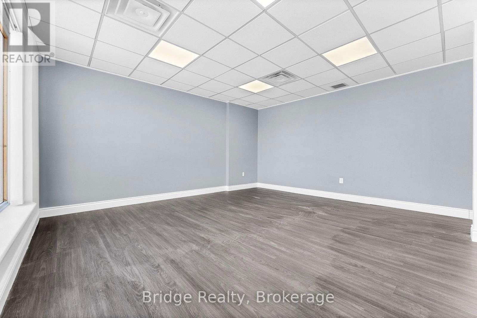290 DUNDAS STREET Image 10
