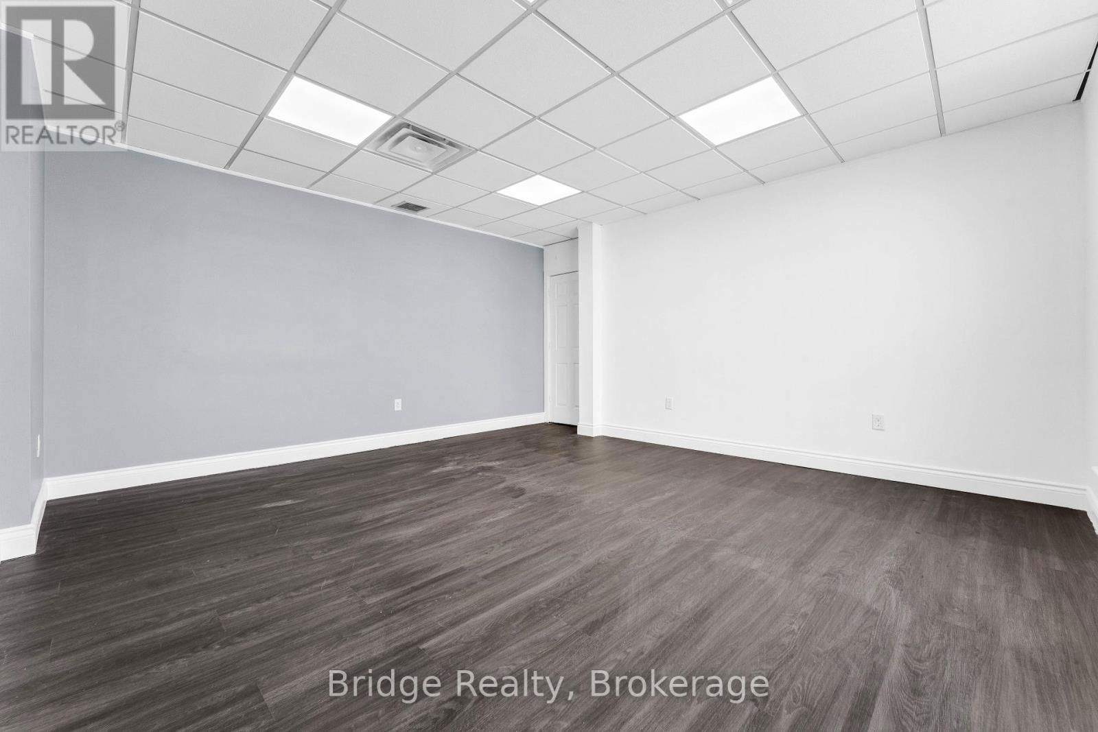 290 DUNDAS STREET Image 11