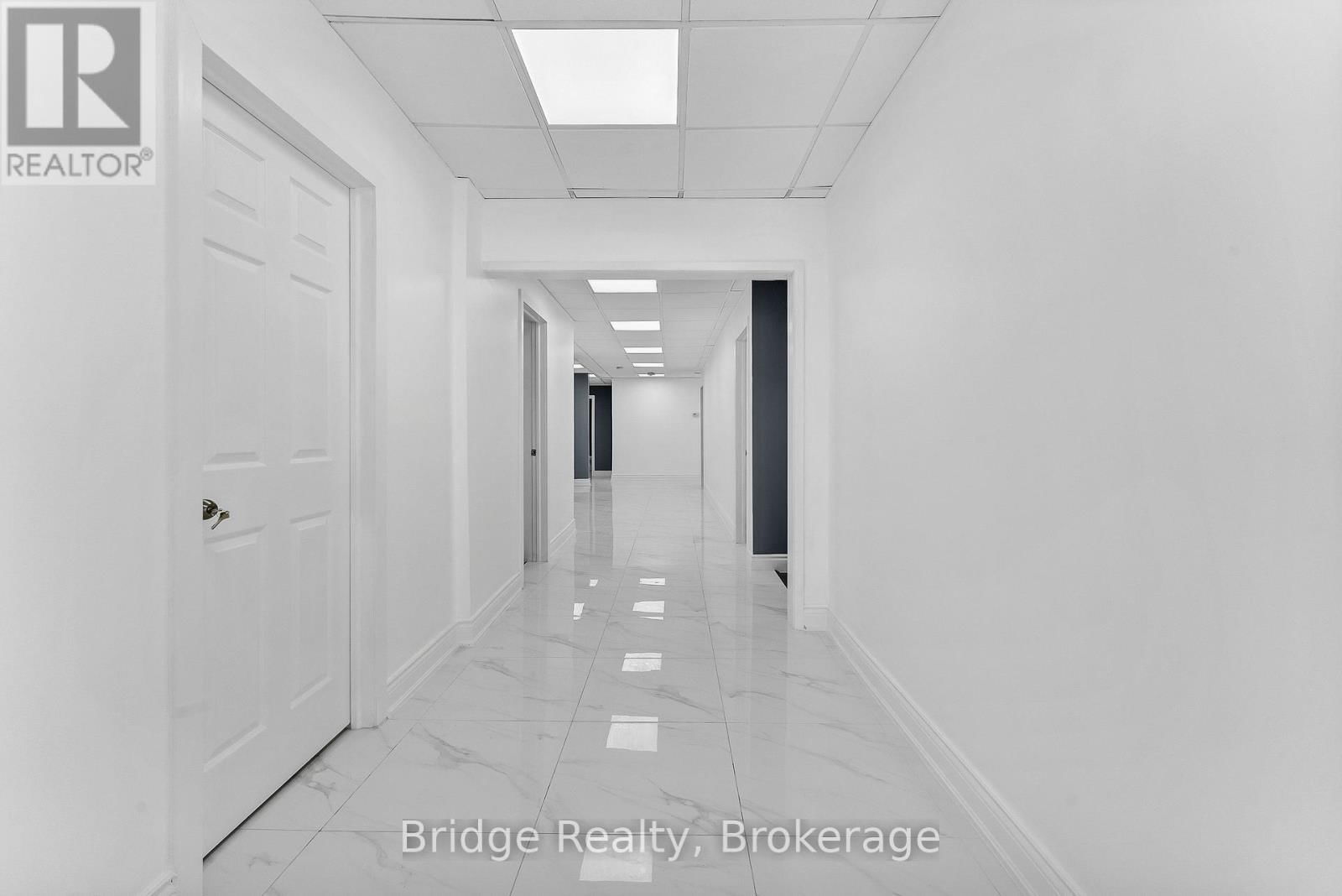 290 DUNDAS STREET Image 14