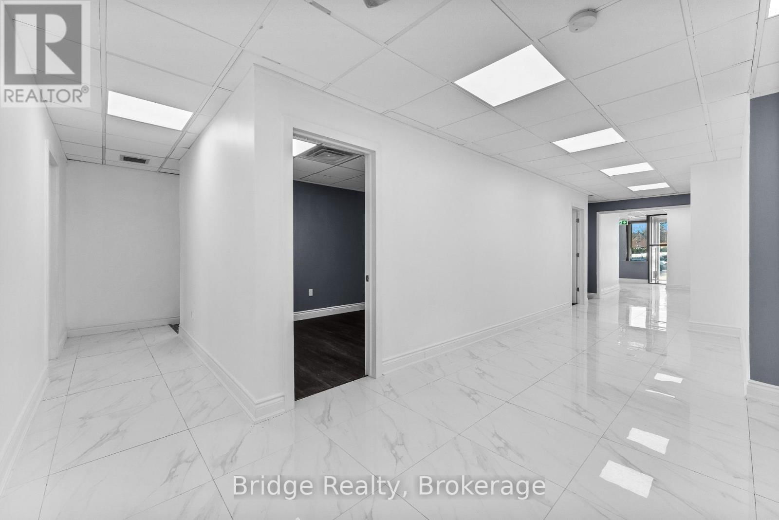 290 DUNDAS STREET Image 17