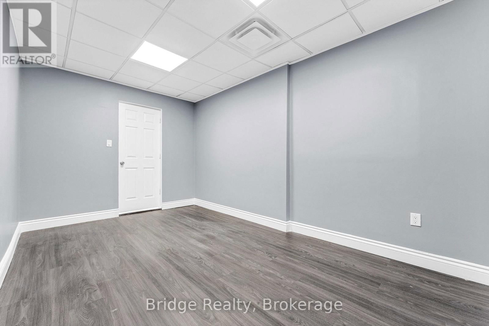 290 DUNDAS STREET Image 21