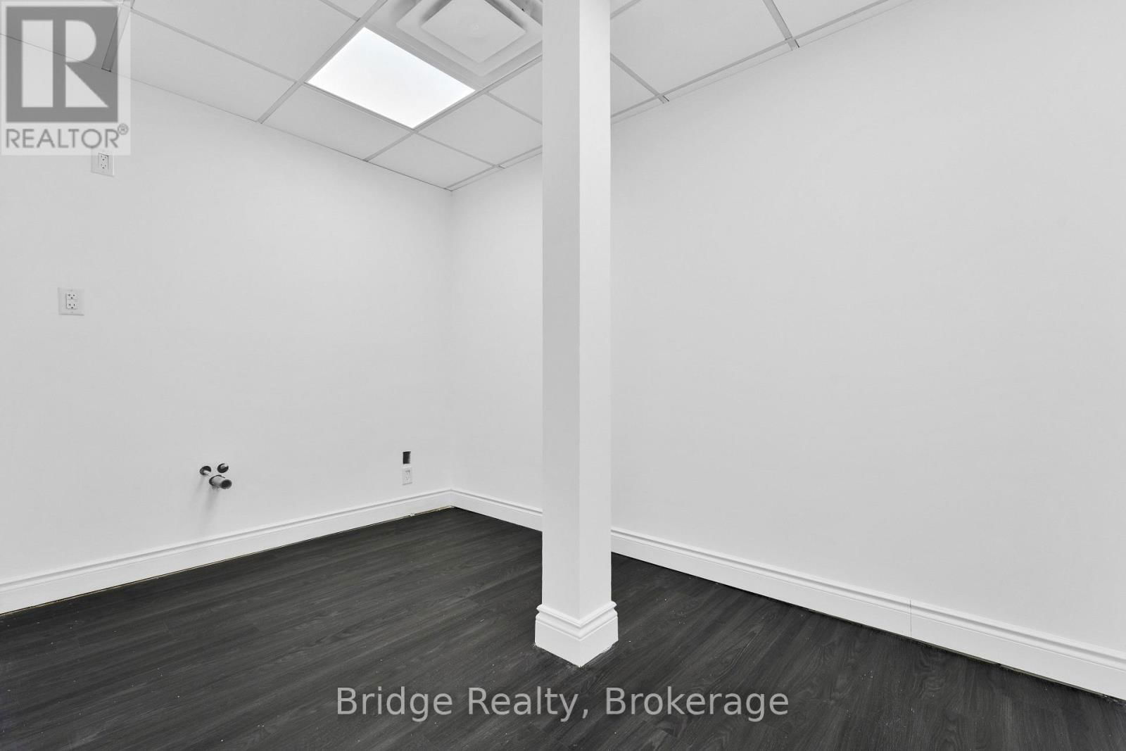 290 DUNDAS STREET Image 22