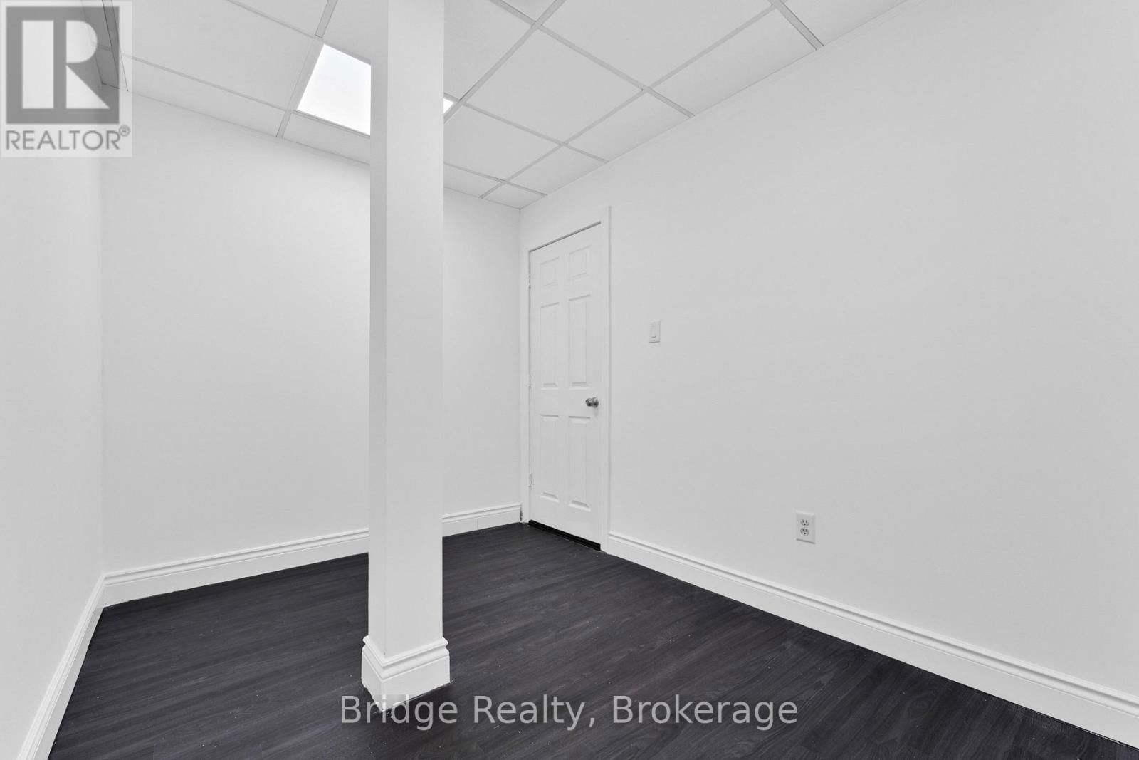 290 DUNDAS STREET Image 23