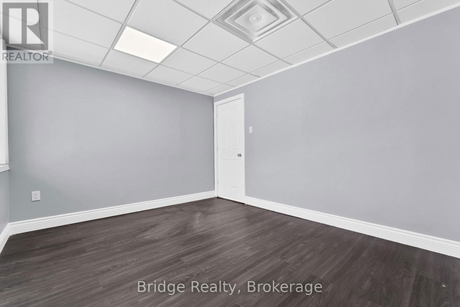 290 DUNDAS STREET Image 26