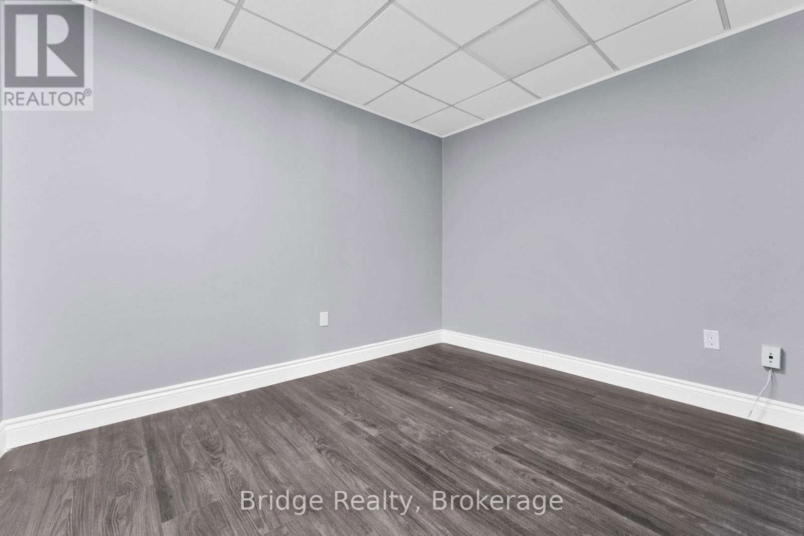 290 DUNDAS STREET Image 27