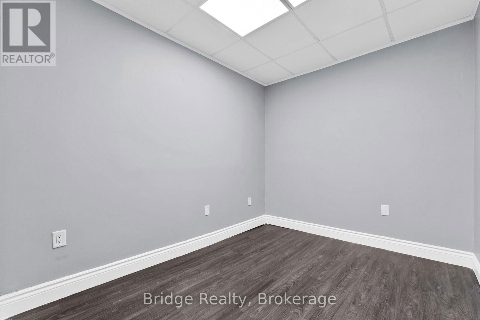 290 DUNDAS STREET Image 29