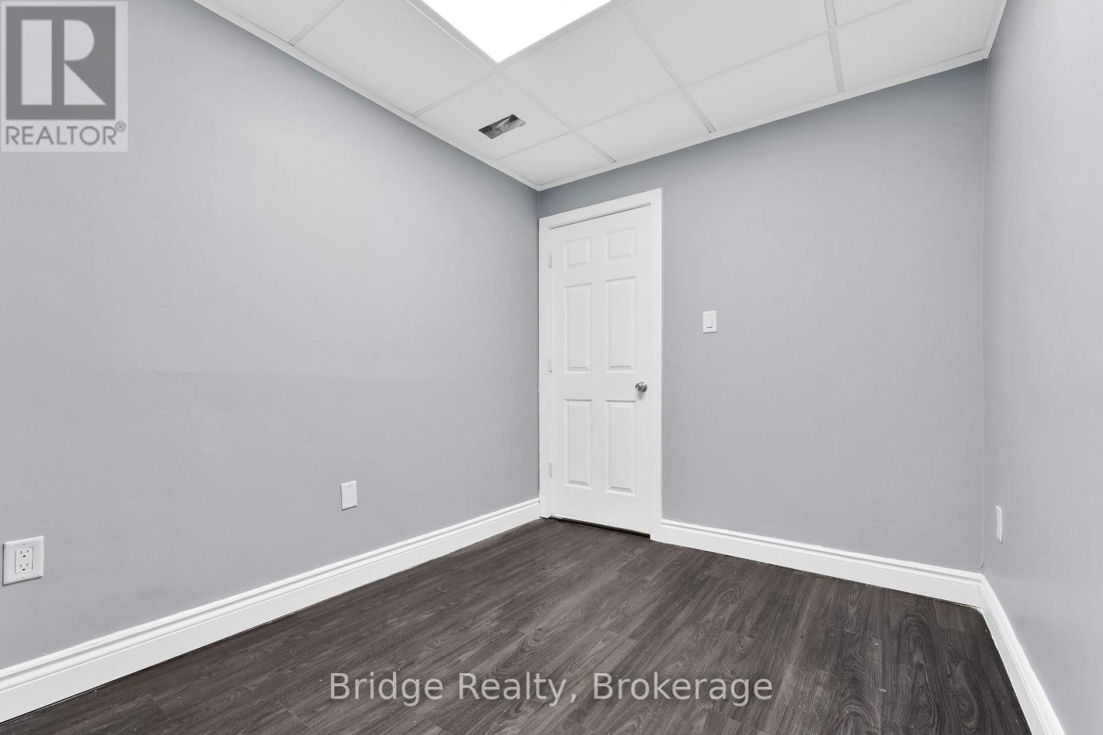 290 DUNDAS STREET Image 30