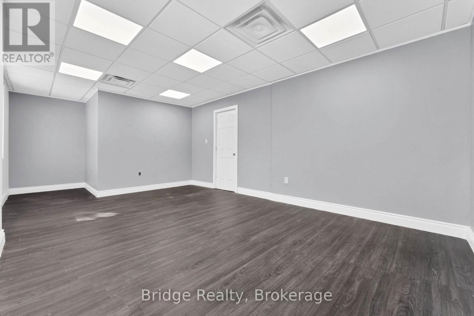 290 DUNDAS STREET Image 34