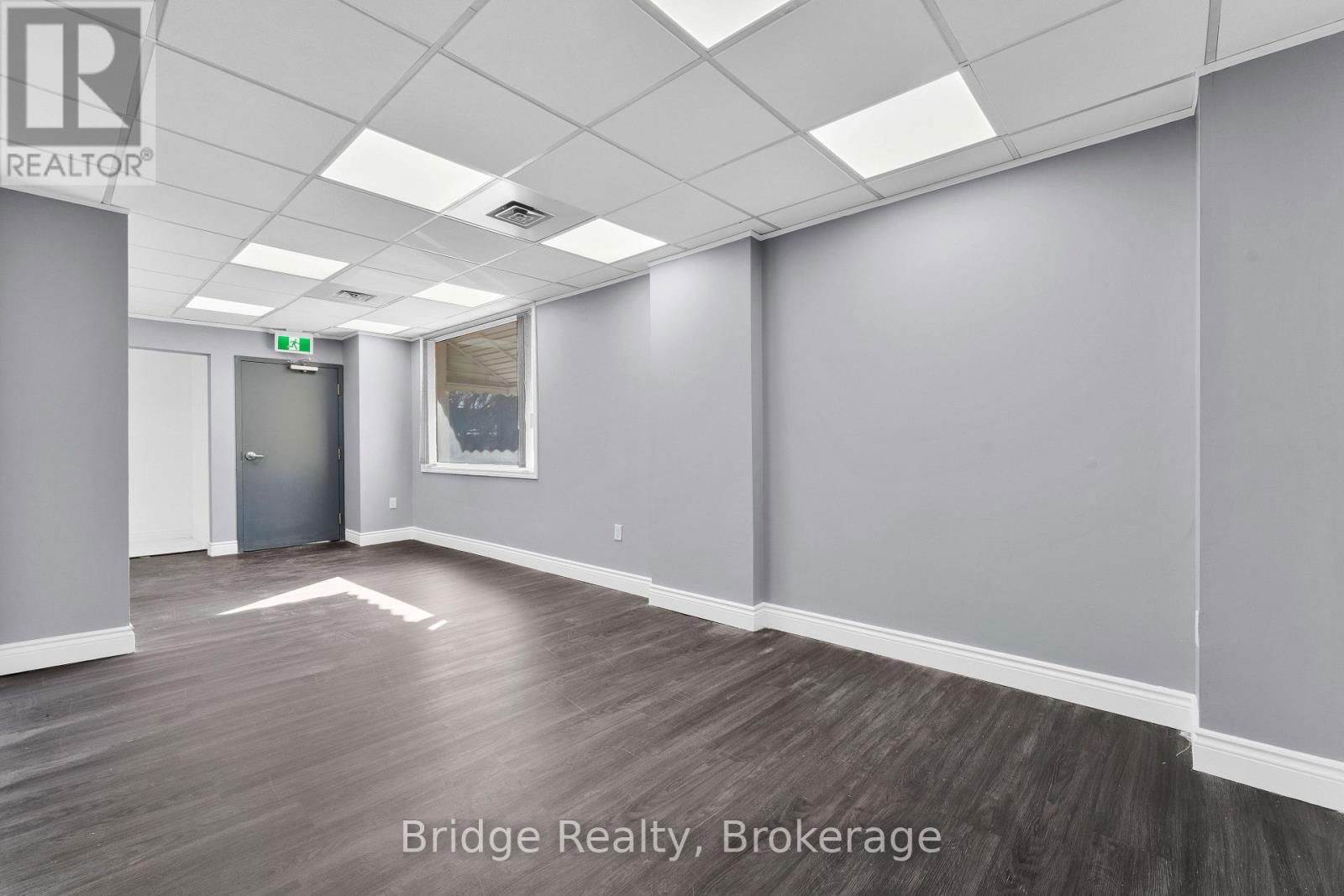 290 DUNDAS STREET Image 36