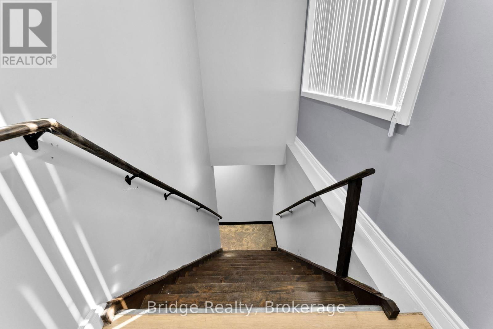 290 DUNDAS STREET Image 38
