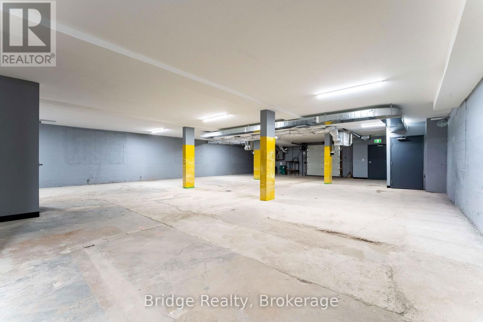 290 DUNDAS STREET Image 39