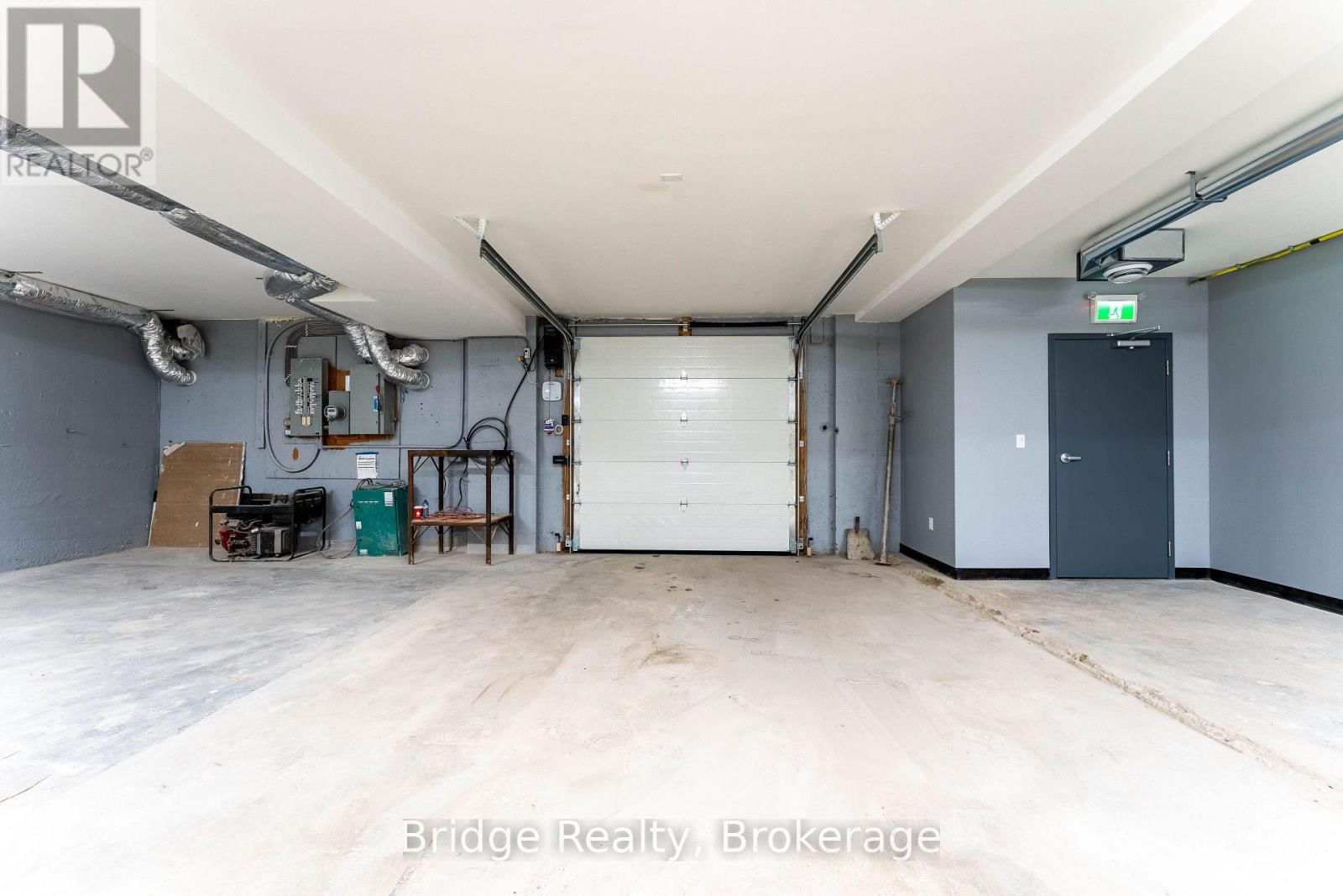290 DUNDAS STREET Image 41