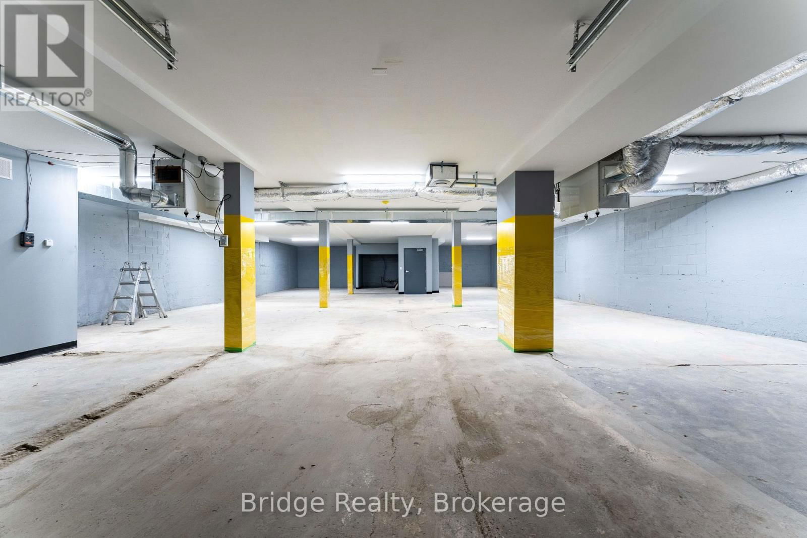 290 DUNDAS STREET Image 42