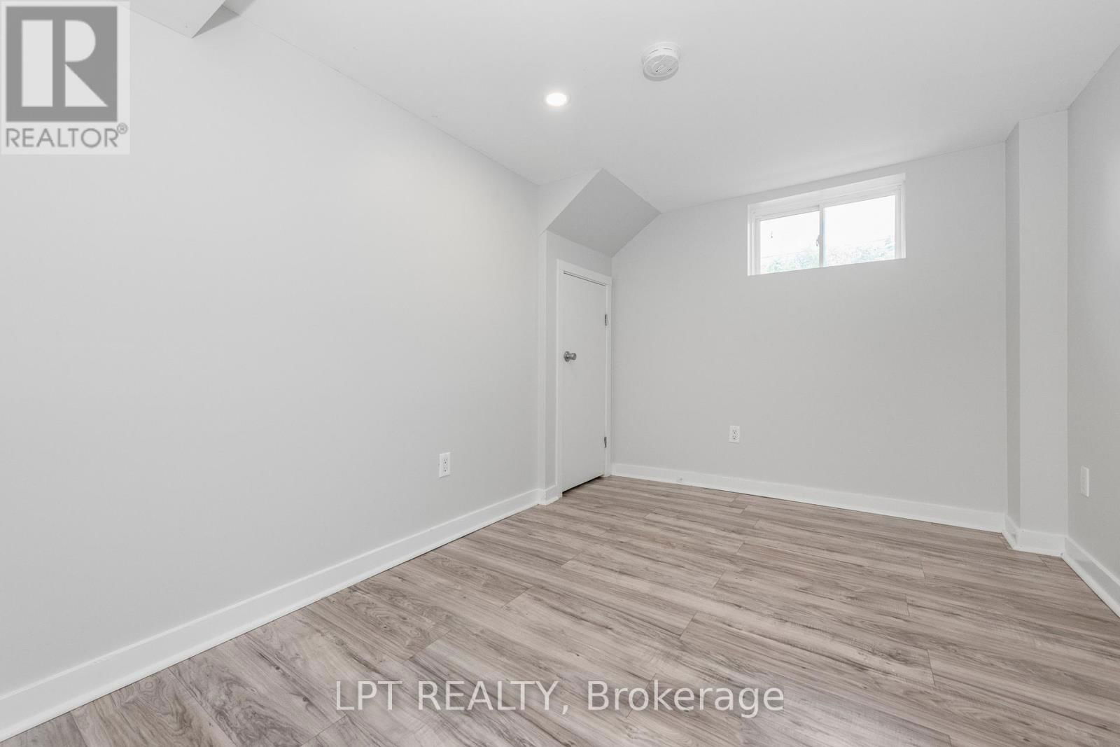 5 ATTWOOD CRESCENT Image 32