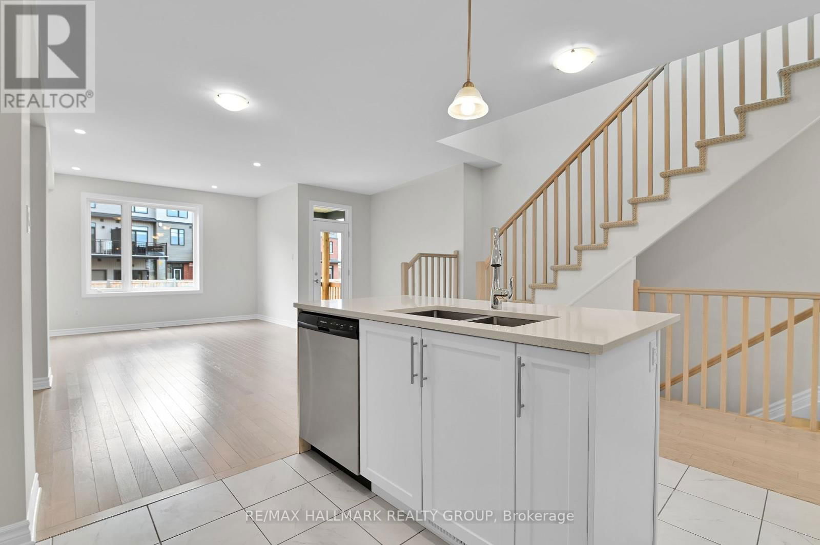 938 SOCCA CRESCENT Image 10