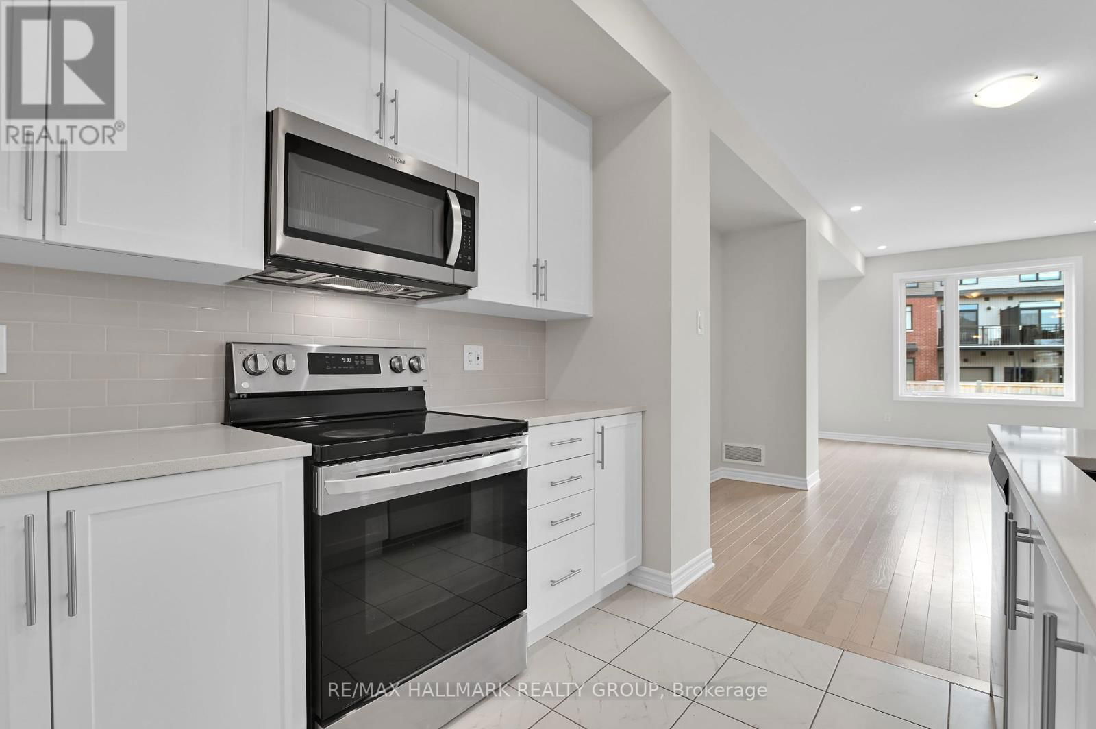 938 SOCCA CRESCENT Image 11