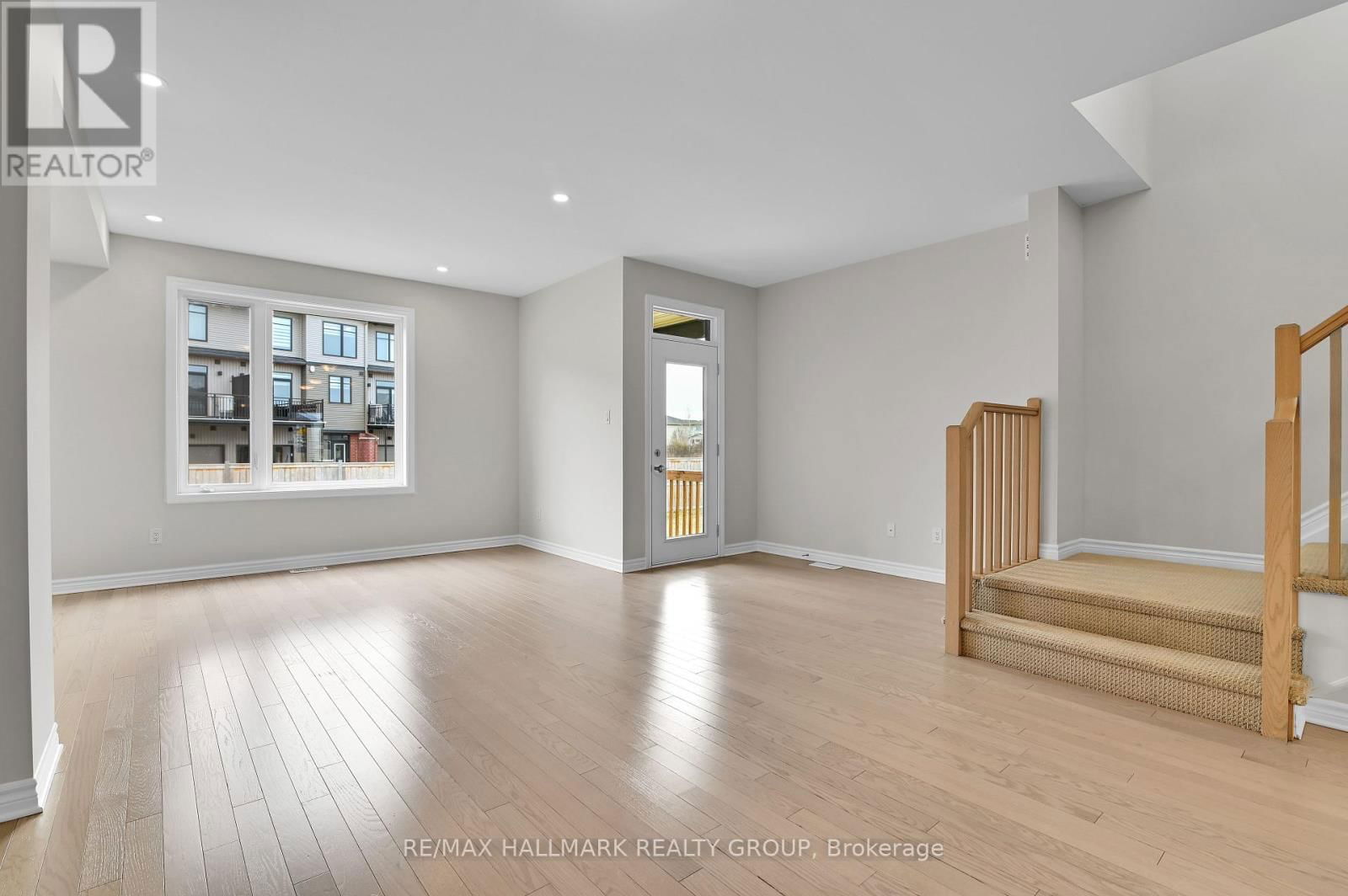 938 SOCCA CRESCENT Image 15