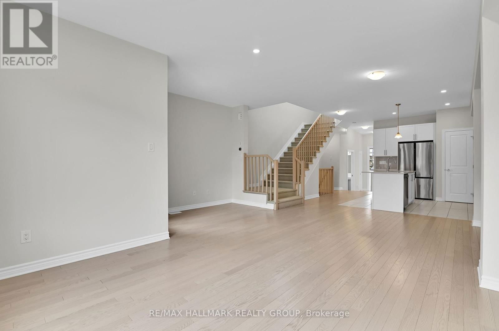 938 SOCCA CRESCENT Image 16