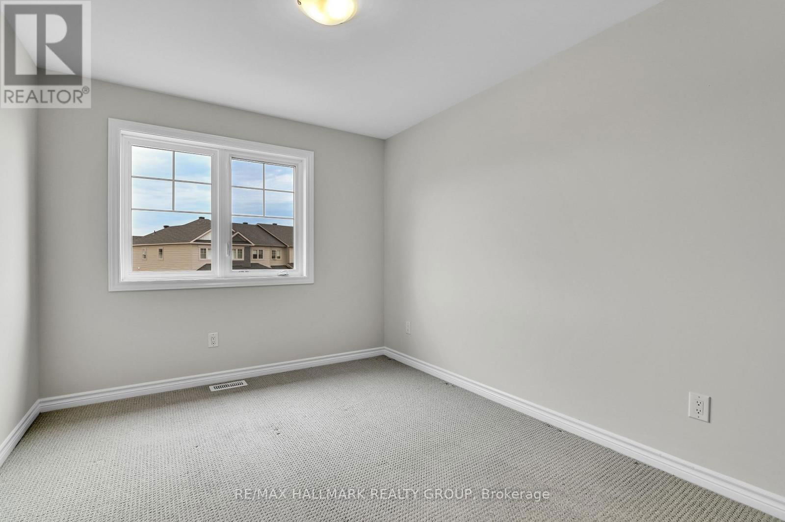 938 SOCCA CRESCENT Image 24