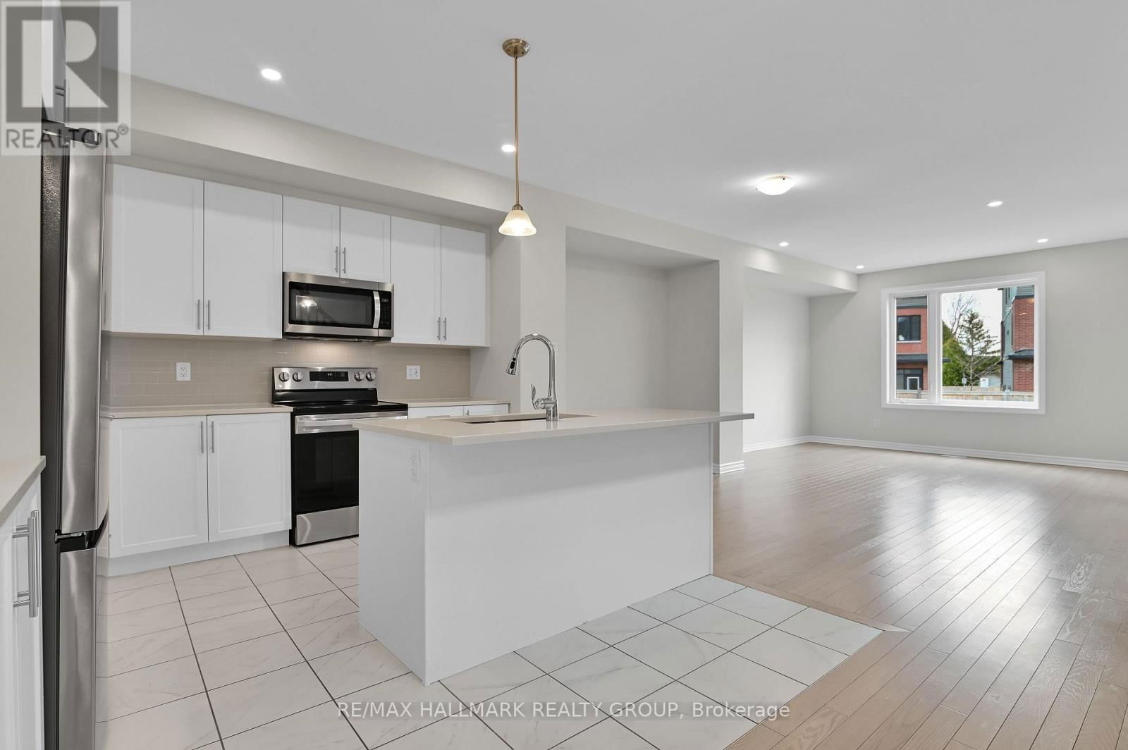 938 SOCCA CRESCENT Image 6