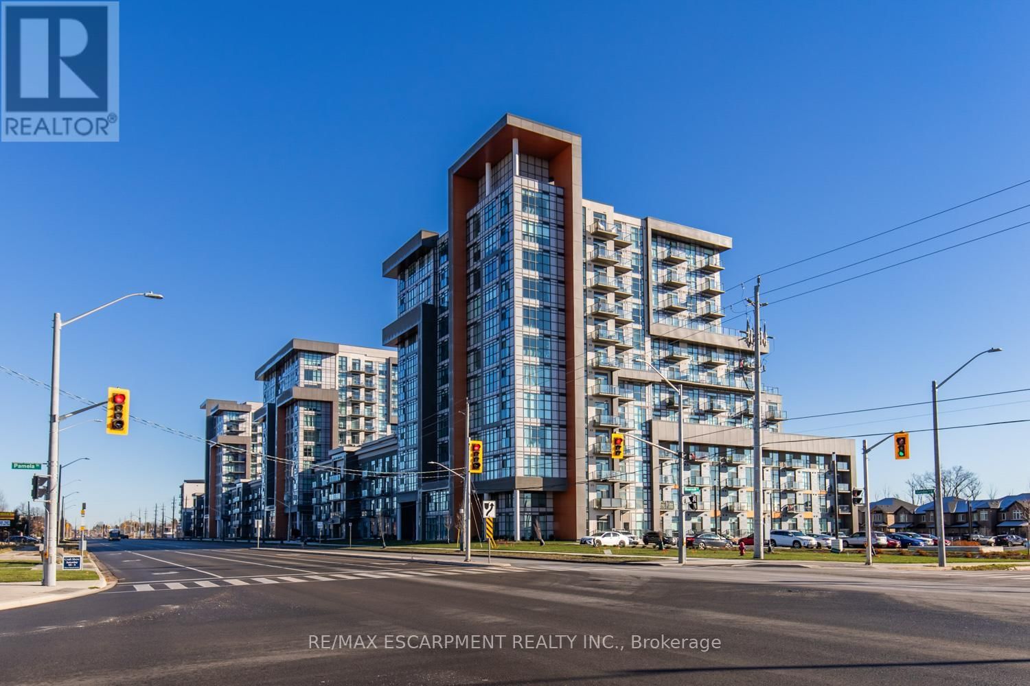 427 - 470 DUNDAS STREET Image 1