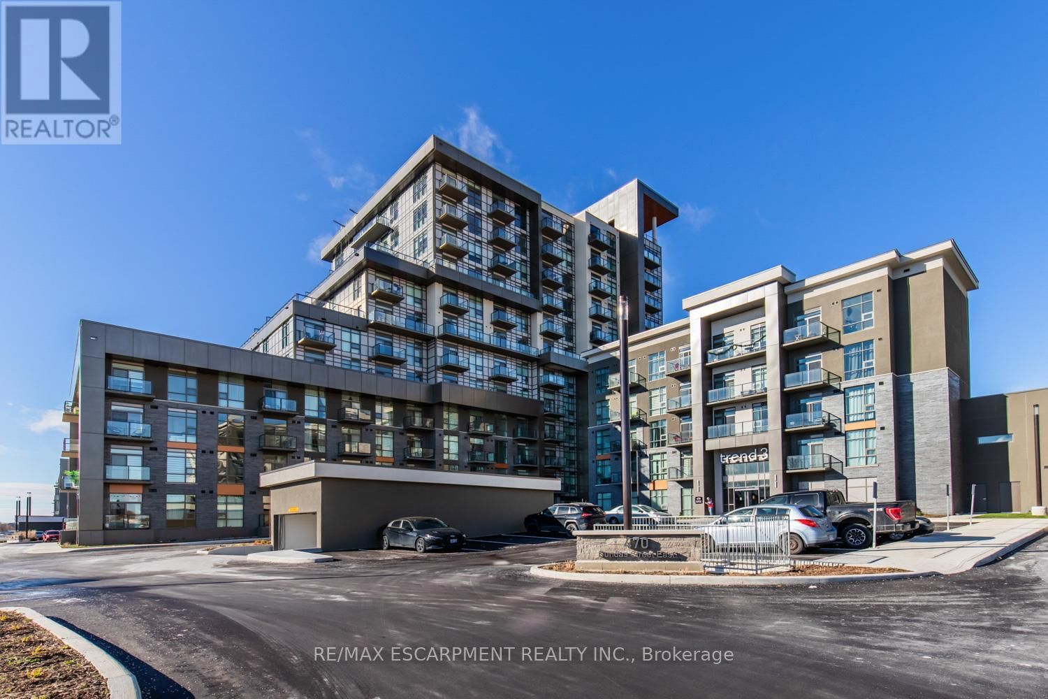 427 - 470 DUNDAS STREET Image 3