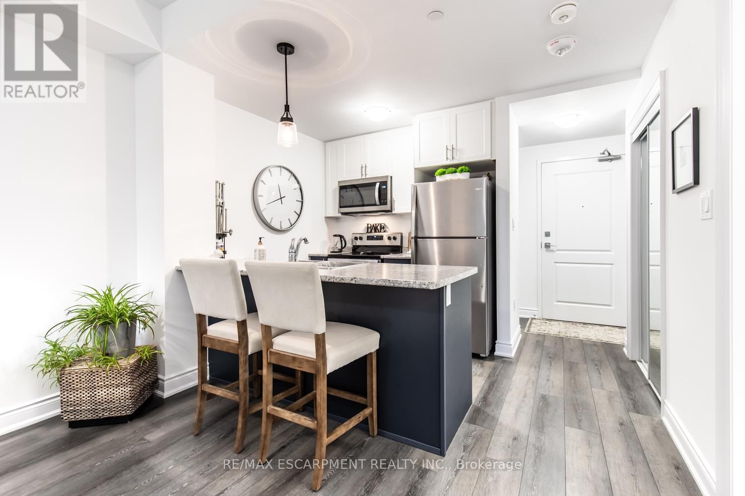 427 - 470 DUNDAS STREET Image 9