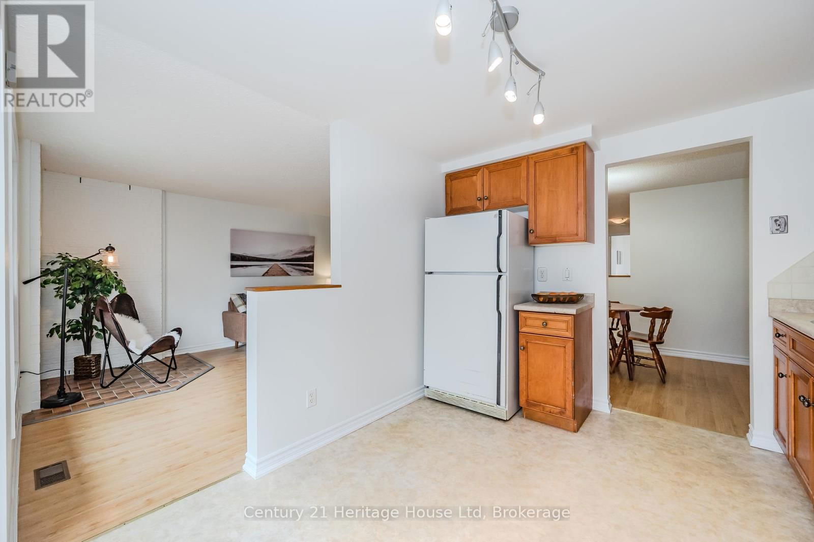 1 CHRISTOPHER COURT Image 25