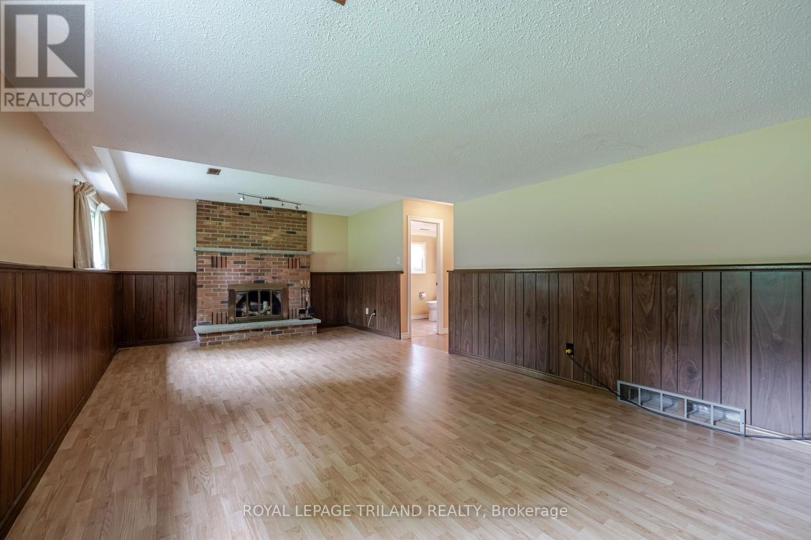 95 CONCORD CRESCENT Image 30