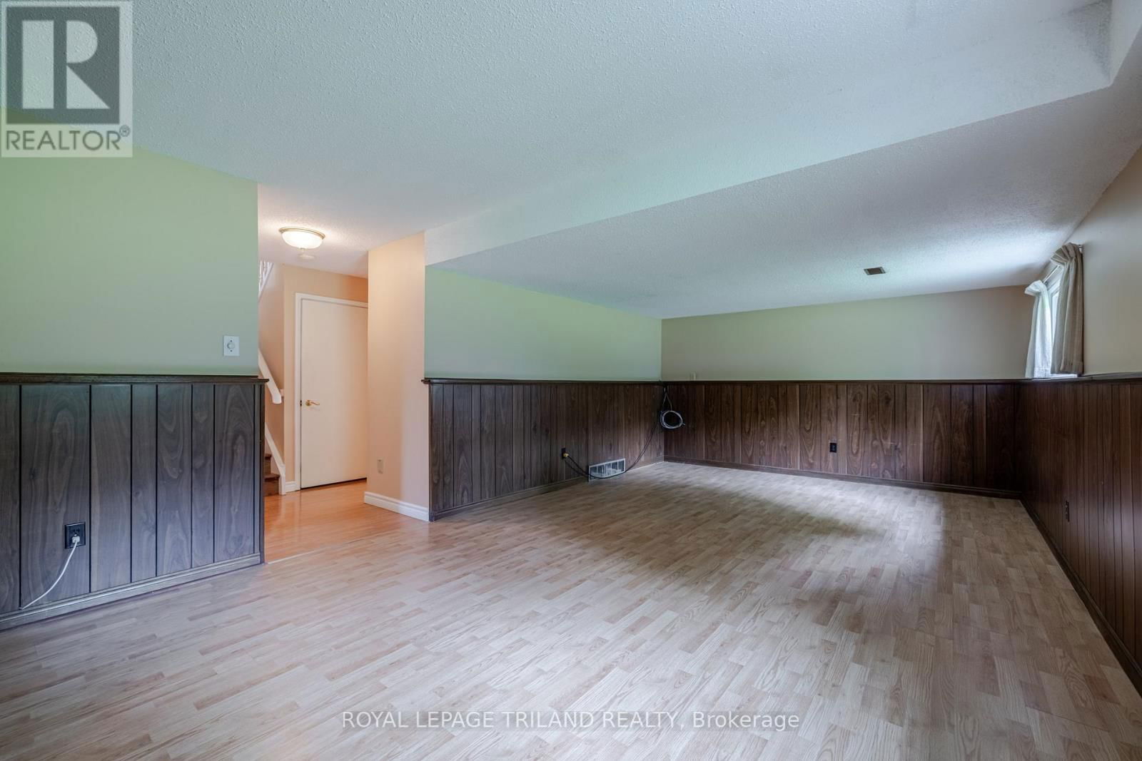 95 CONCORD CRESCENT Image 31
